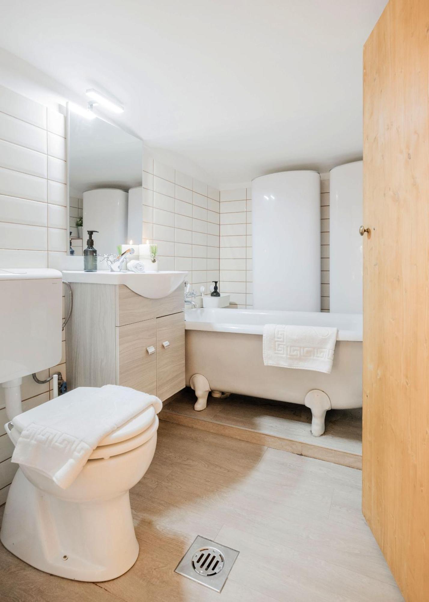 Wellness Wonderland: Garden, Sauna, Jacuzzi In Cbd بودابست المظهر الخارجي الصورة
