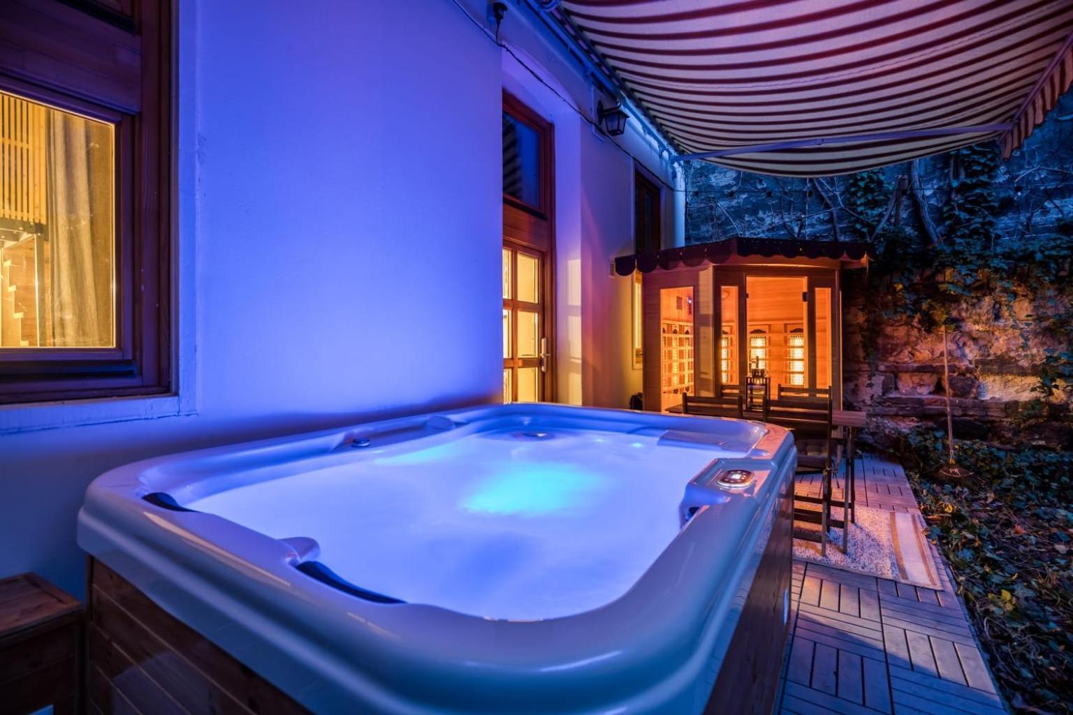 Wellness Wonderland: Garden, Sauna, Jacuzzi In Cbd بودابست المظهر الخارجي الصورة
