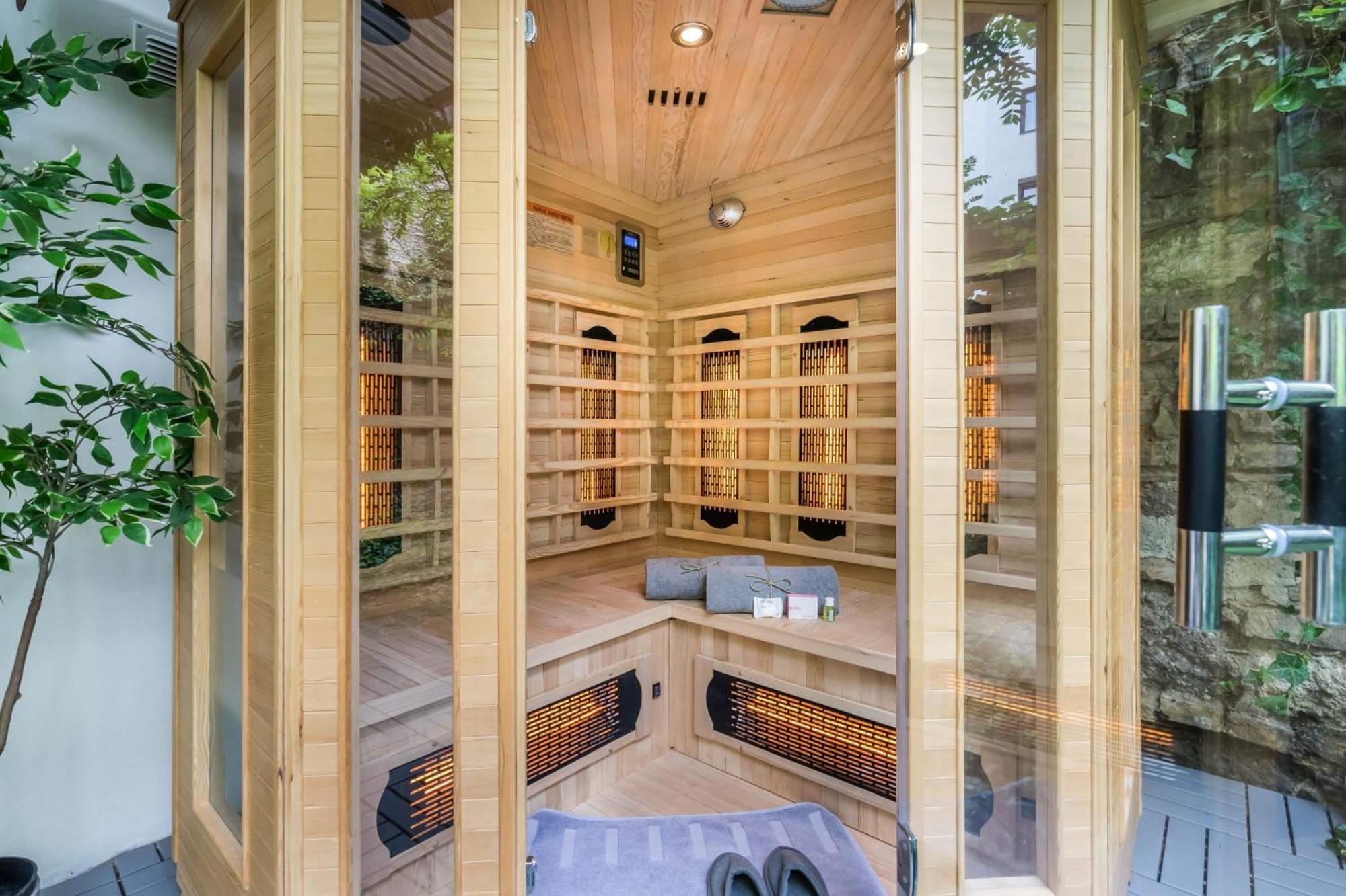 Wellness Wonderland: Garden, Sauna, Jacuzzi In Cbd بودابست المظهر الخارجي الصورة