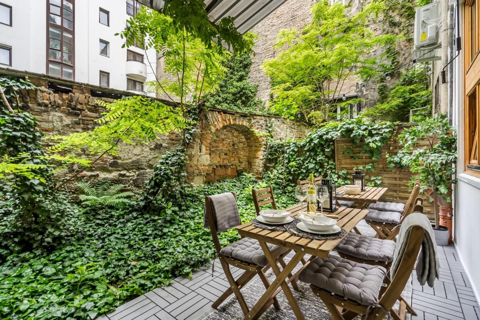 Wellness Wonderland: Garden, Sauna, Jacuzzi In Cbd بودابست المظهر الخارجي الصورة