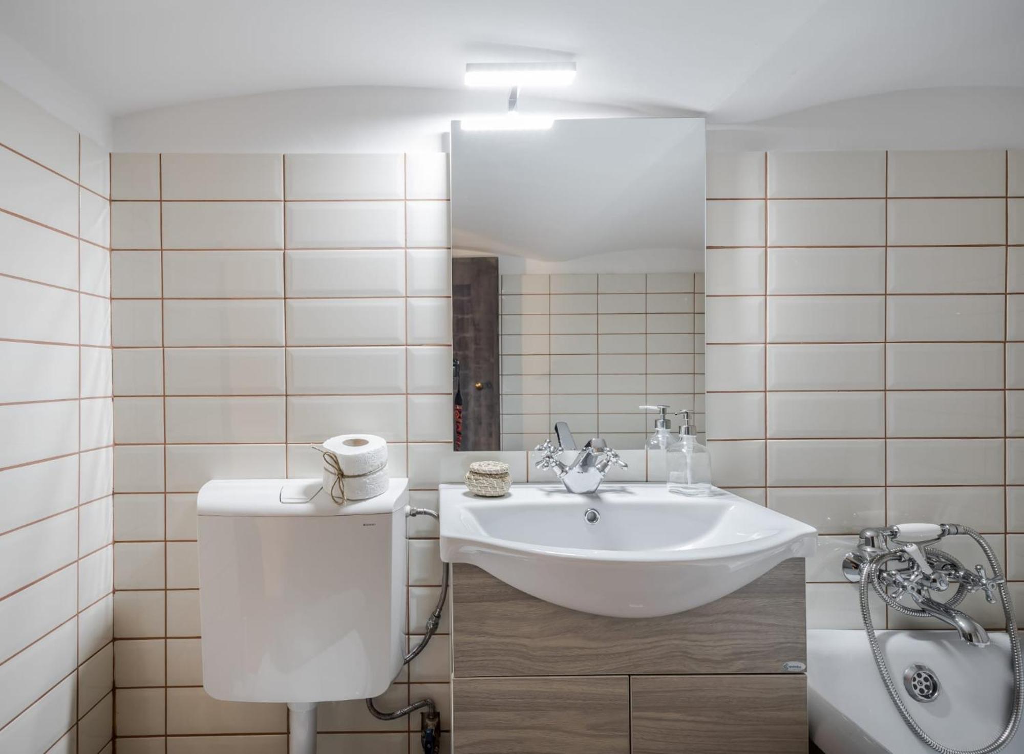 Wellness Wonderland: Garden, Sauna, Jacuzzi In Cbd بودابست المظهر الخارجي الصورة